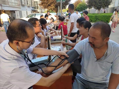 縣中醫(yī)醫(yī)院 借“夏日健康知識進萬家”宣傳服務(wù)活動普及健康咨詢